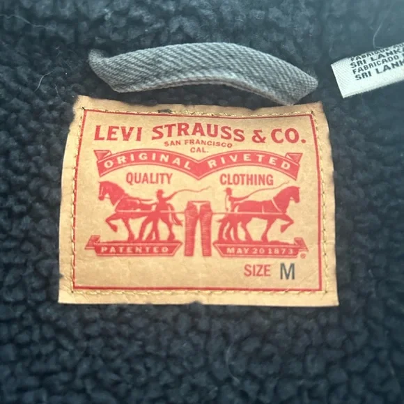 levi’s black jean jacket with fluffy inside - Picture 4 of 4